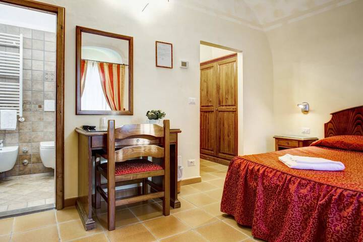 Room 4 of 96