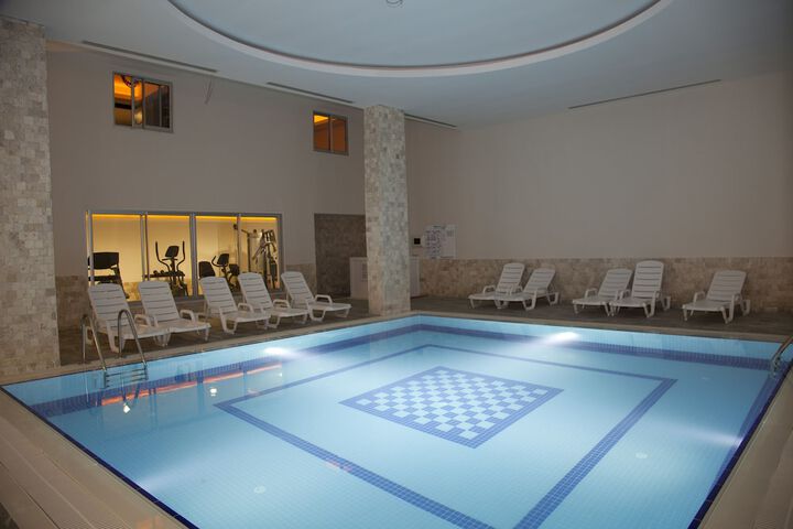 Pool 44 of 109
