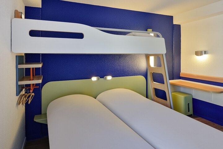 Room 14 of 34