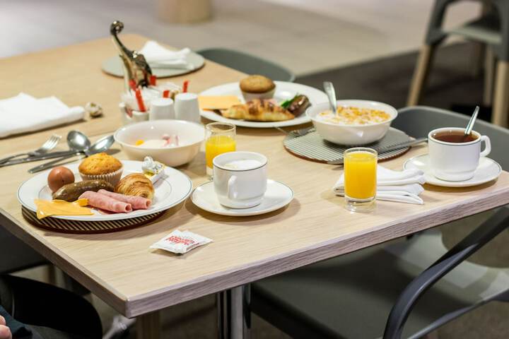 Breakfast/Coffee Service 12 of 16