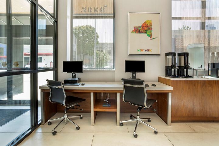 Business Center 36 of 39