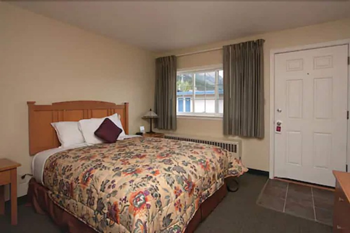 Room 16 of 33