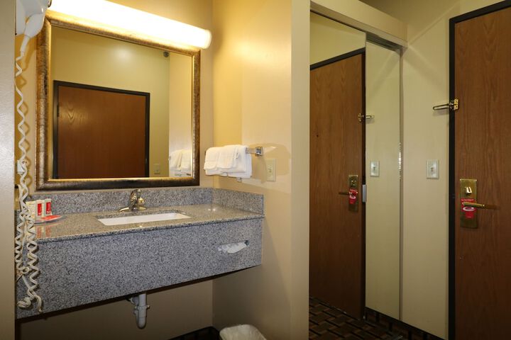 Bathroom sink