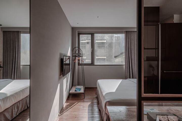 Room 8 of 62