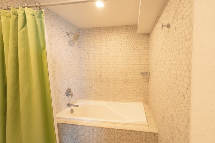 Room 62 of 165