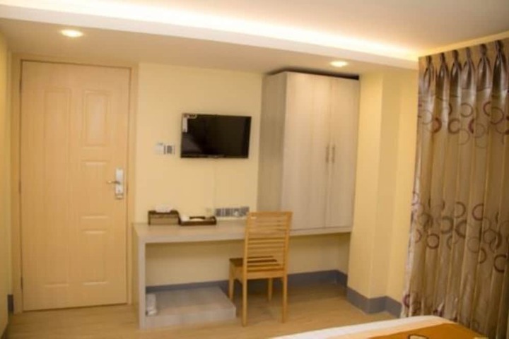 Room 16 of 25