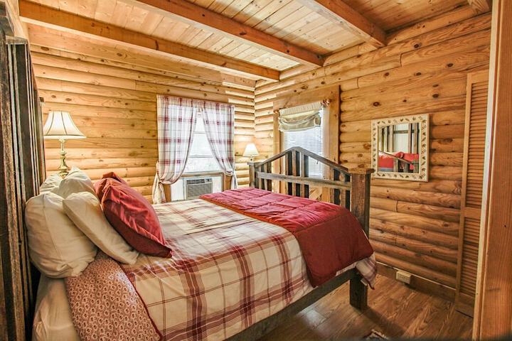 1 Queen Bed (14 of 21)