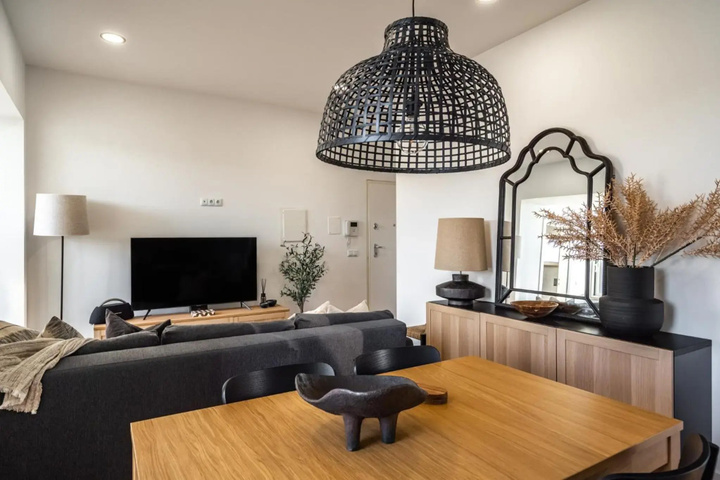 Room 5 of 16