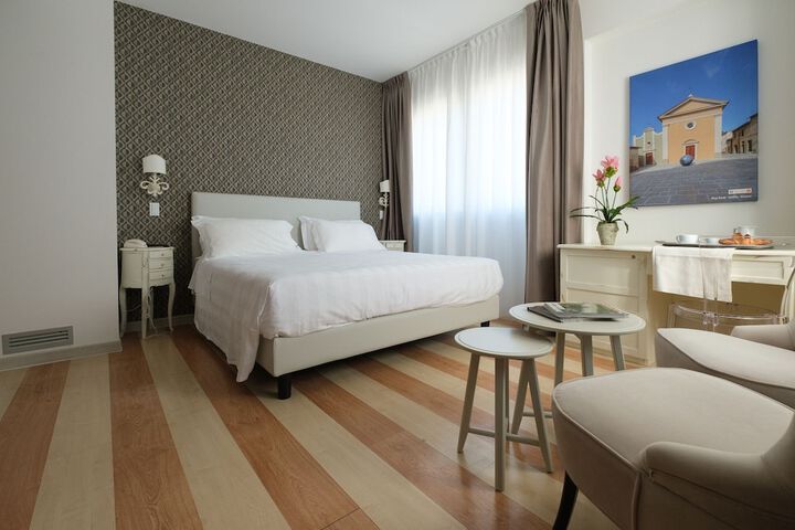 Room 10 of 53
