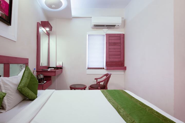 Room 13 of 48