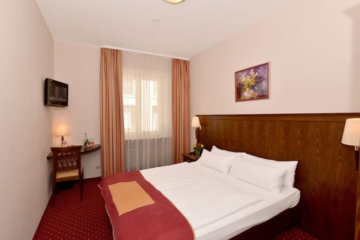 Room 10 of 57