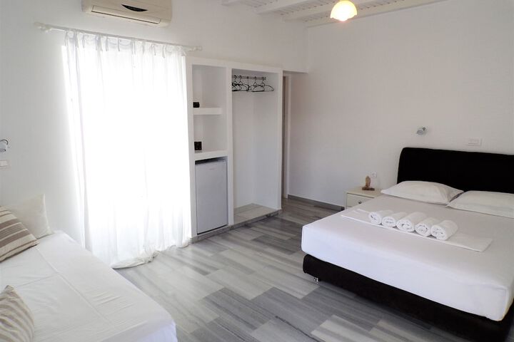 Room 7 of 103