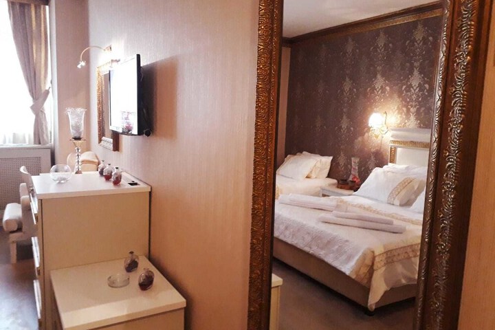 Room 7 of 33