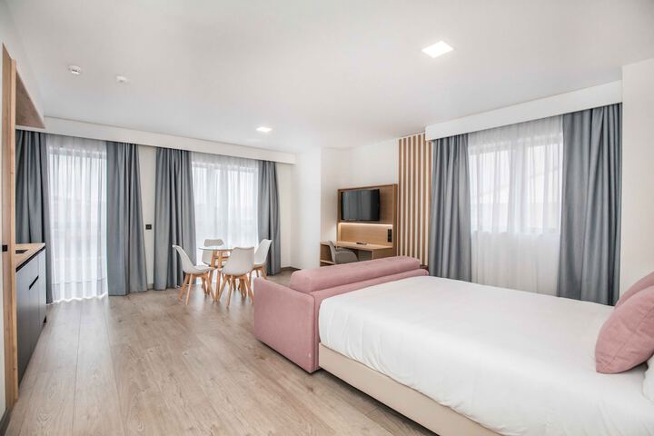 Room 12 of 30