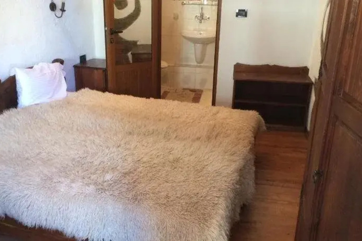 Room 3 of 16