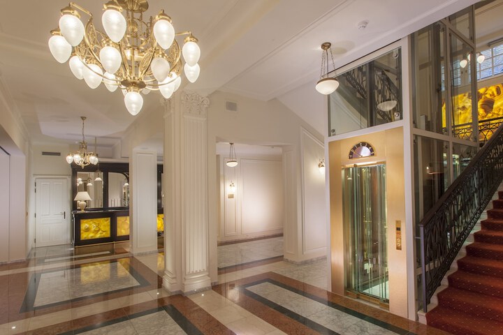 Entrance & Lobby