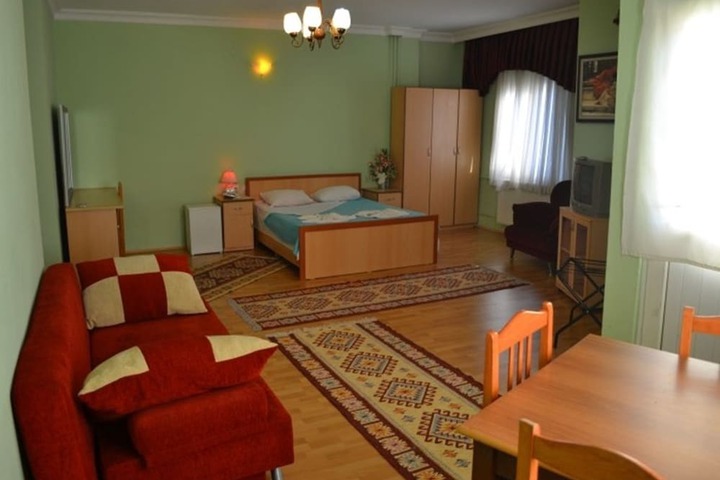 Room 4 of 13