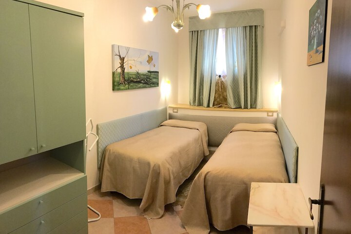 Room 2 of 30