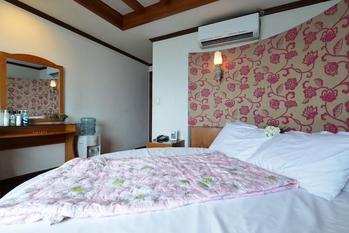 Room 15 of 64