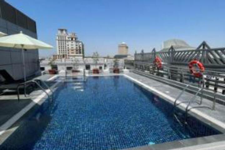 Photo of Golden Tulip Suites Dubai / Hors reseau
