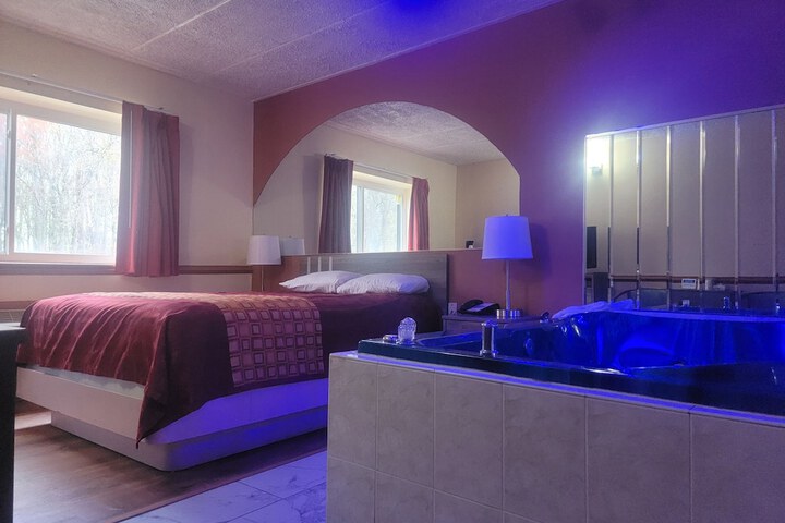1 Queen Bed (11 of 22)