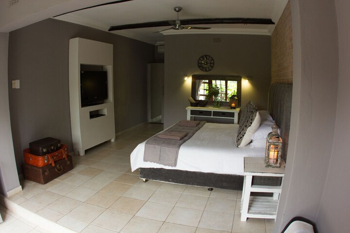 Room 6 of 25