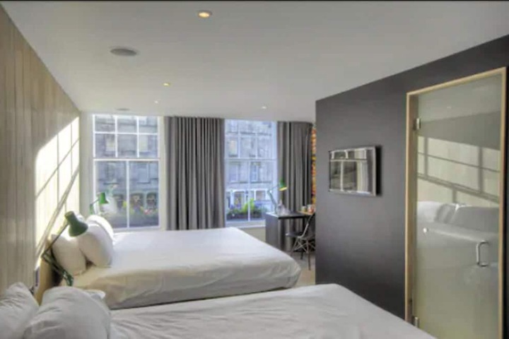 Room 27 of 59