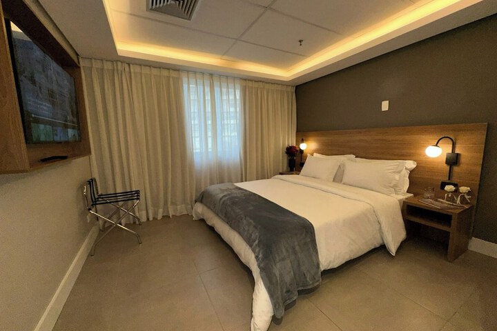 Room 13 of 37