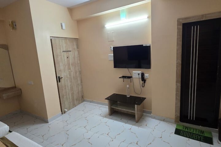 Room 6 of 15