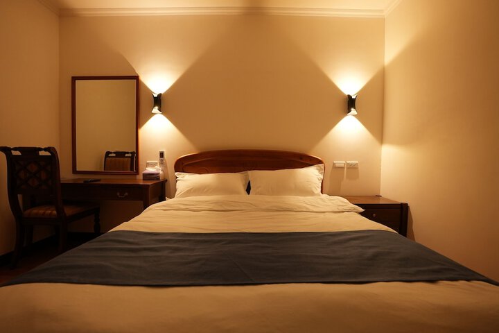 Room 18 of 37