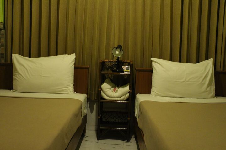 Room 6 of 115