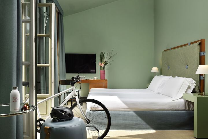 Room 10 of 30