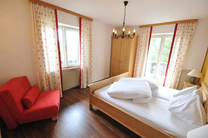 Room 5 of 15