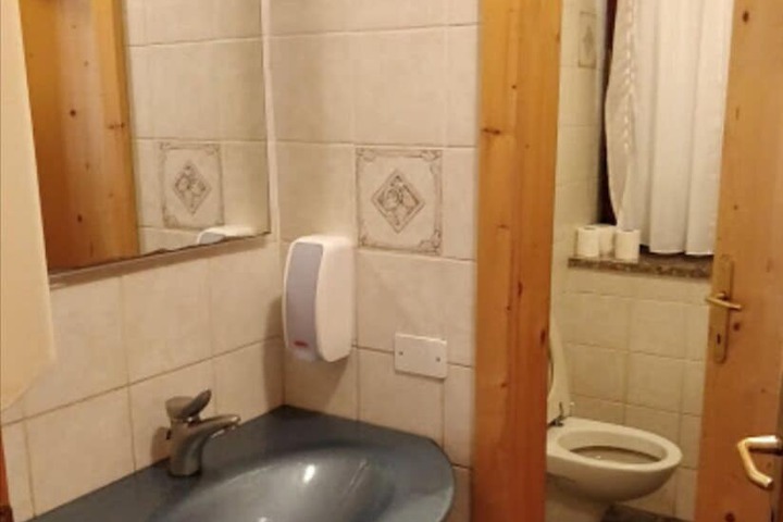 Room 6 of 11