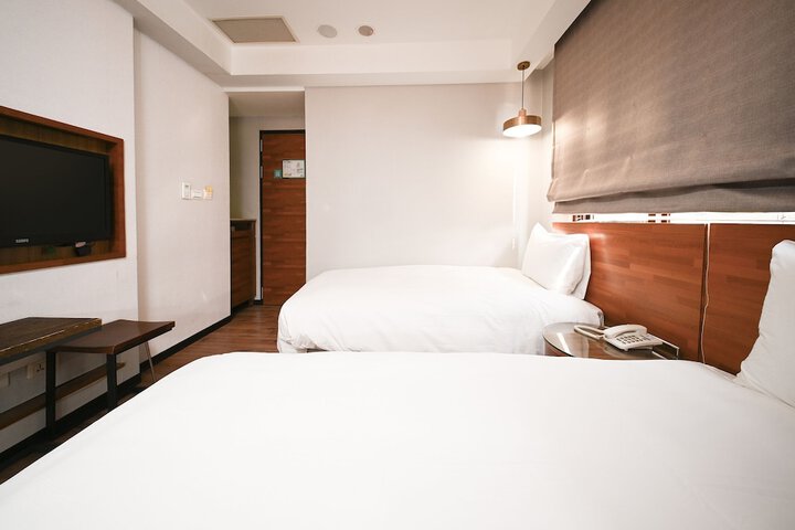 Room 42 of 75