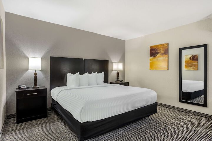Room 10 of 32