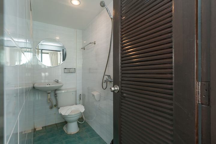 Room 73 of 102
