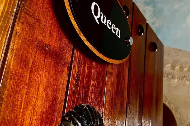 Room 21 of 21