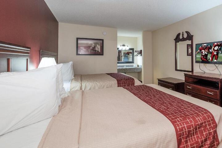 ADA Accessible Deluxe 2 Queen Beds (3 of 8)