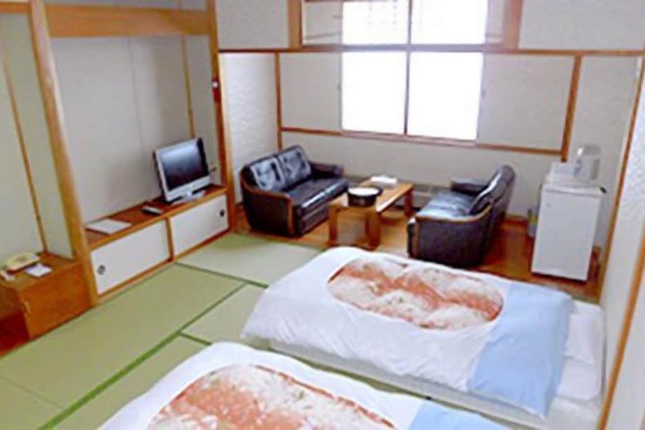 Room 8 of 27