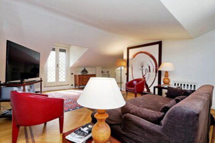 Room 9 of 21