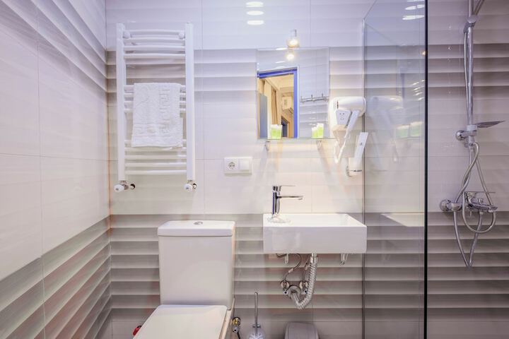 Room 12 of 18