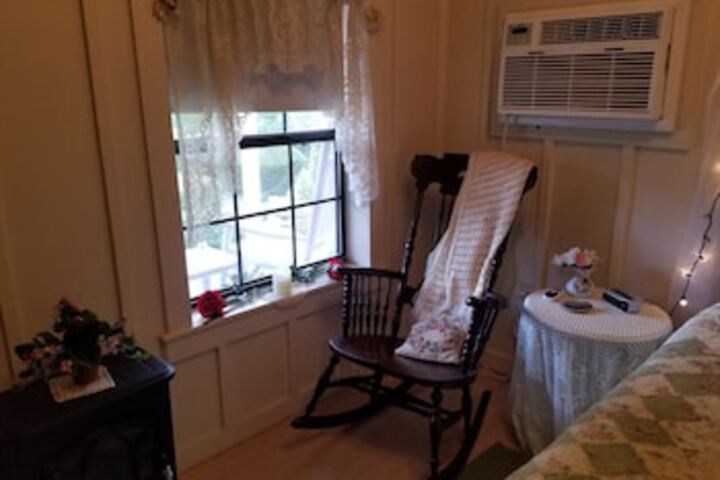 Three Sisters Cottages in Jefferson, TX