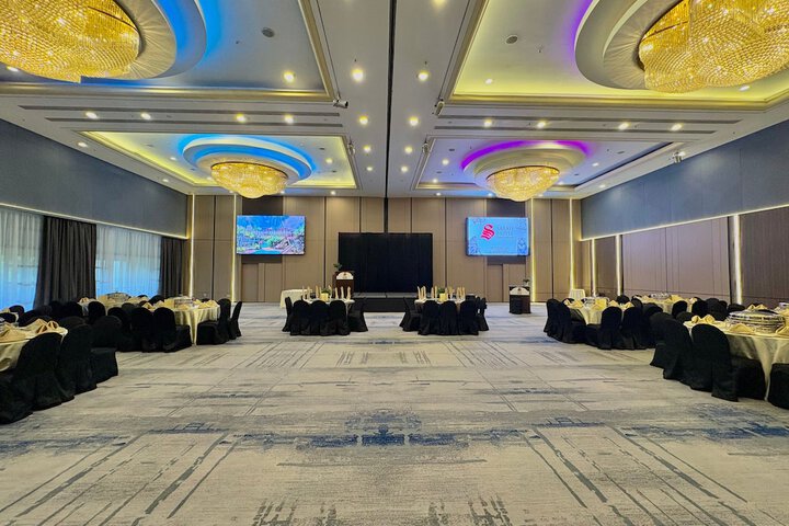 Ballroom/Hall 58 of 69