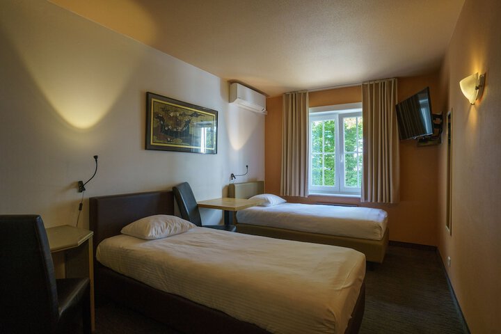 Room 17 of 43