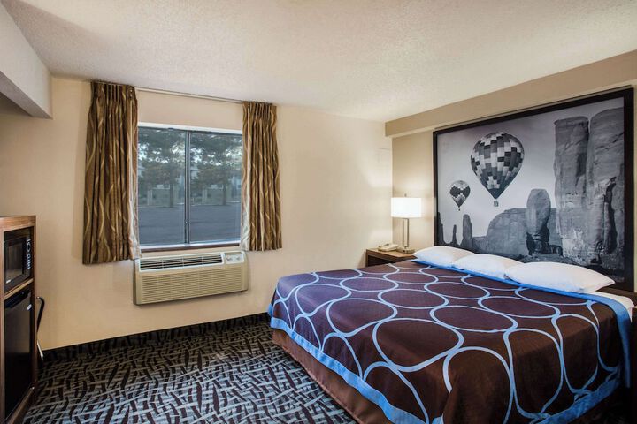 Room 4 of 26
