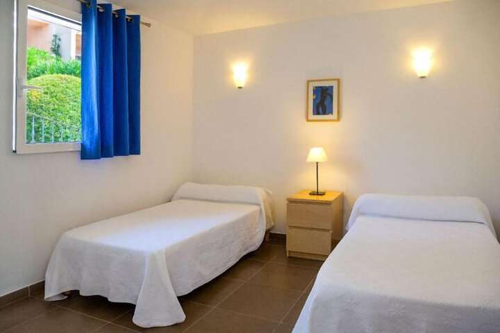 Room 8 of 42