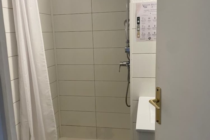 Room 43 of 67