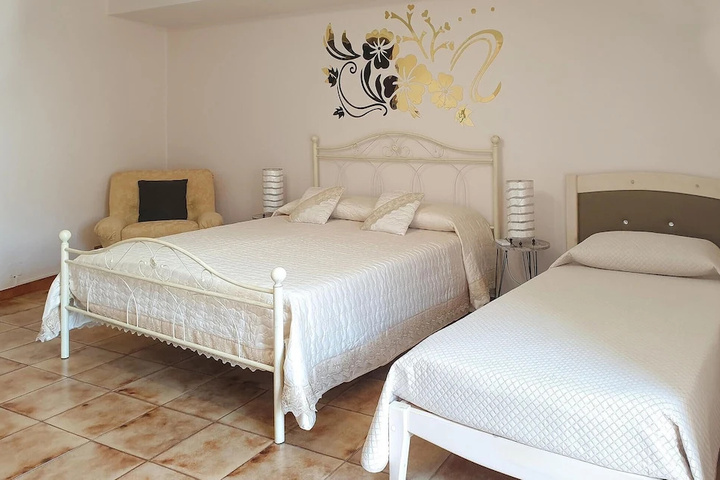 Room 2 of 18