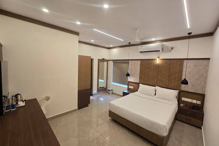 Room 4 of 18